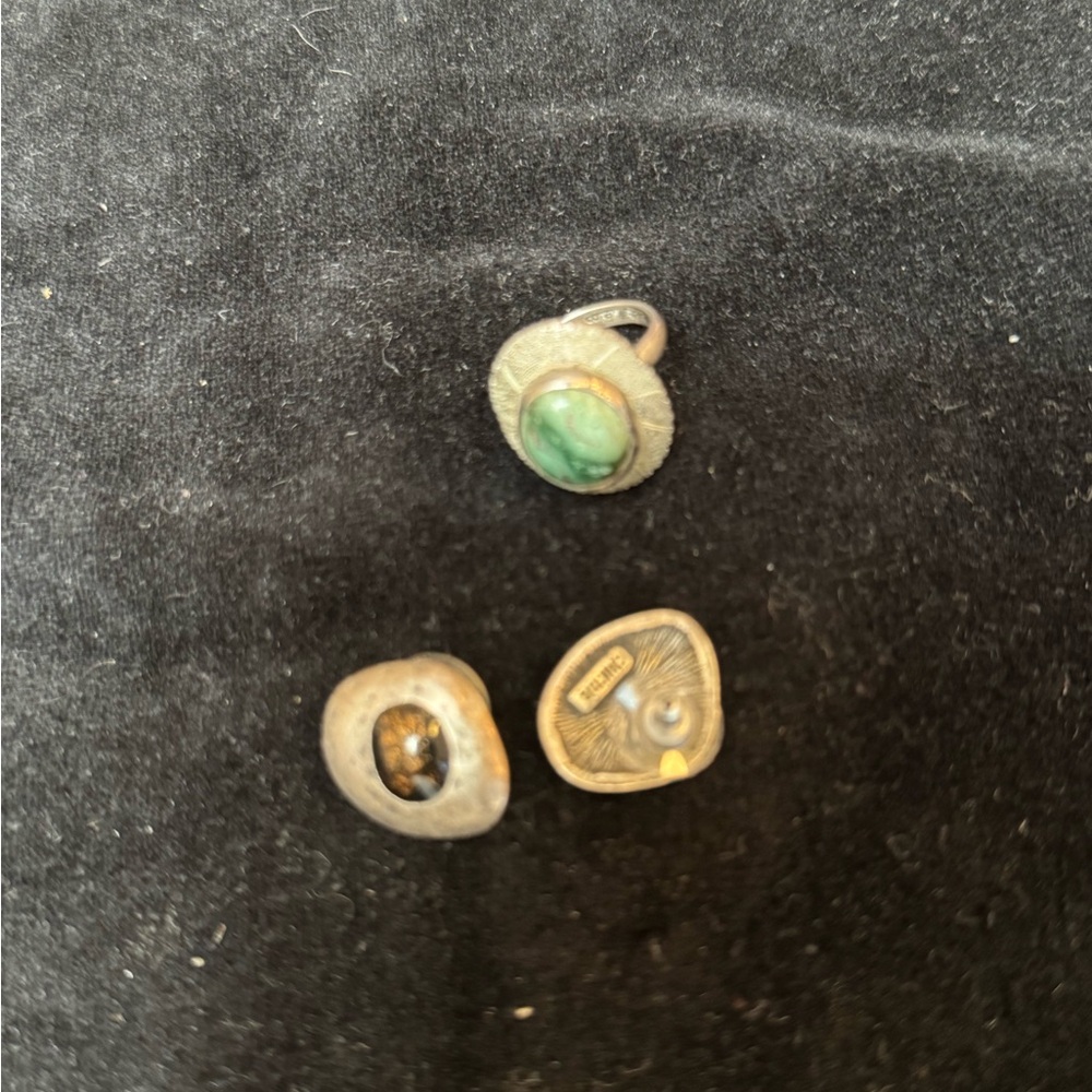 Elegant Silver and Green Stone Ring